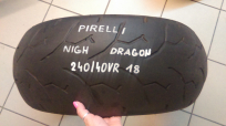 Pneu Pirelli Night Dragon 240/40VR18